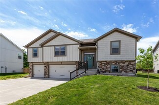 22620 Farm Rd, Peculiar, MO 64078