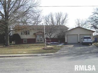 267 W Cedar Lane Dr, Walcott, IA 52773