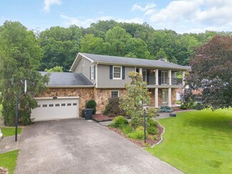 664 Lakeside Dr, Jackson, KY 41339