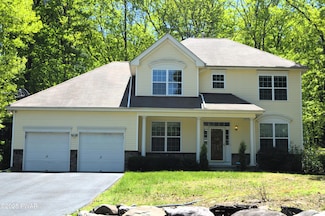 504 St Ives Ct, Bushkill, PA 18324
