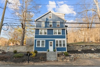 670 Roosevelt Dr, Oxford, CT 06478