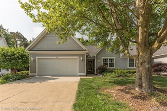 221 Victoria Park Ct Unit 17, Howell, MI 48843