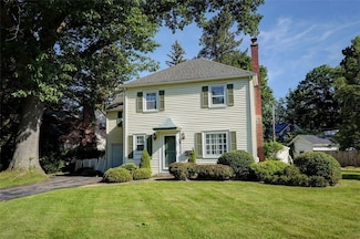 38 Sagamore Dr, Rochester, NY 14617