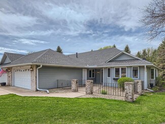 1066 Royal Ct, Saint Paul, MN 55126