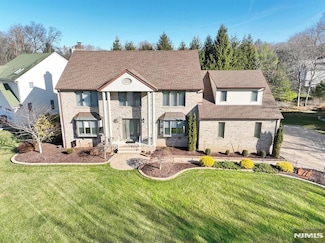 602 Mill Run, Paramus, NJ 07652