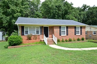 1101 Grovewood Dr, Charlotte, NC 28208