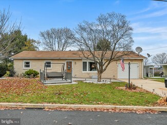 915 Maple Ln, Lebanon, PA 17046
