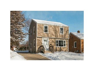 124 Dawley St NE, Cedar Rapids, IA 52402