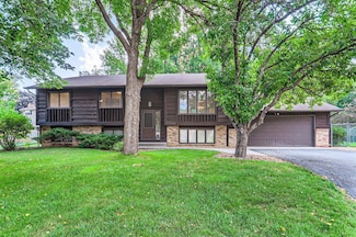 3760 Cottonwood Ln N, Plymouth, MN 55441