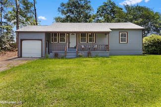 221 Vardaman St N, Wiggins, MS 39577