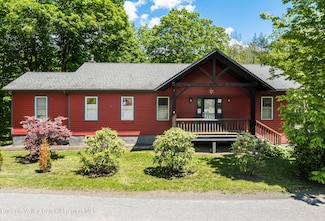 82 Near Rd, Red Hook, NY 12571