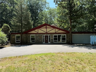 15 Forest Ln, East Greenwich, RI 02818