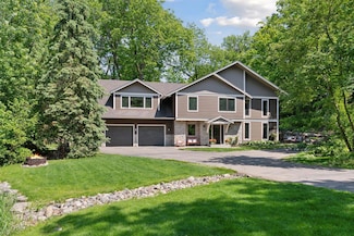3715 Huntingdon Dr, Hopkins, MN 55305