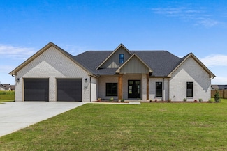 51 Cotton Way Dr, Muscle Shoals, AL 35661