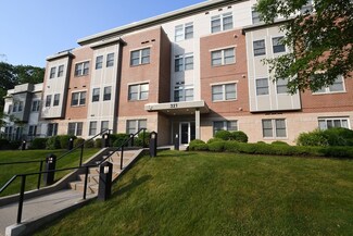 321 Hammond Pond Pkwy Unit 302, Chestnut Hill, MA 02467