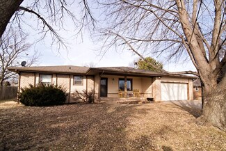 421 S 4th St, Clearwater, KS 67026