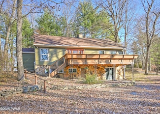 424 Sunset Forest Dr, Hawley, PA 18428