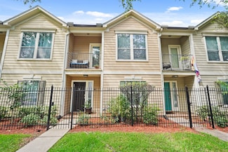 2911 Clay St, Houston, TX 77003