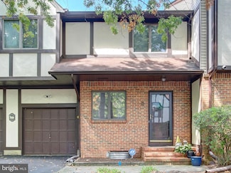 8 Beckett Ct, Ewing, NJ 08628