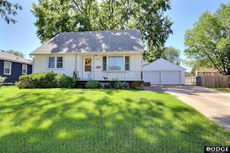 2075 Fairacres Dr, Fremont, NE 68025