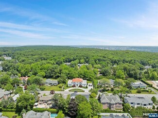 14 Jane Dr, Englewood Cliffs, NJ 07632