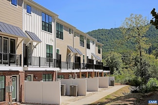 5065 Mary Jackson Ct Unit B, Lake Monticello, VA 22902