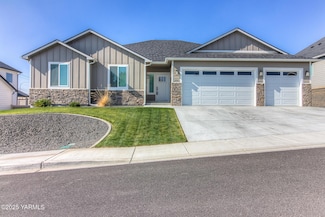 204 Rainier Dr, Yakima, WA 98908