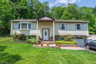 18 Up High Crest Rd, West Milford Twp., NJ 07480