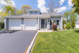 31 Pinyon St, Howell, NJ 07731