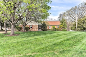 420 Summit Rd, Fenton, MO 63026