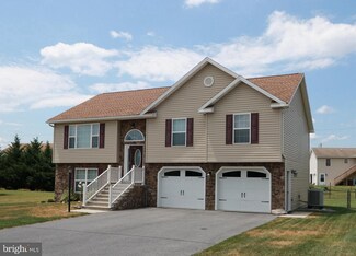 206 Grayson Cir, Shippensburg, PA 17257