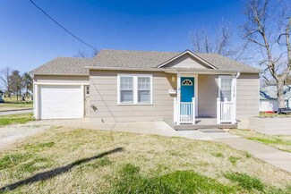 1310 8th St, Wamego, KS 66547