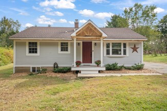 19 Castle Meadow Rd, Newtown, CT 06470