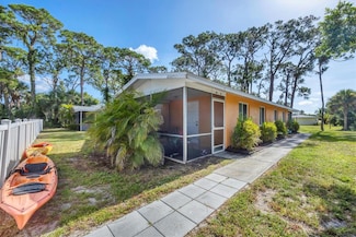 85 Orange St, Englewood, FL 34223