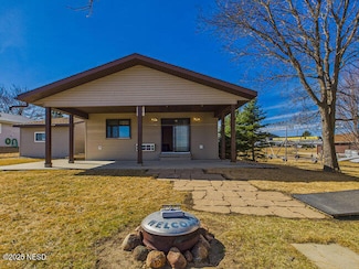 712 S Lake Hendricks Dr, Grand Prairie Township, SD 56136