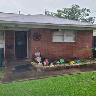 2117 Hickory Ln, Pasadena, TX 77502