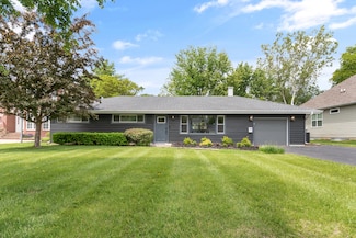 705 Parkway Dr, Wheaton, IL 60187