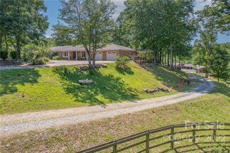 2345 Hunting Country Rd, Tryon, NC 28782