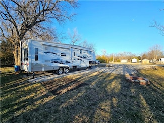 21 Silver Shadow Ln, Linn Valley, KS 66040