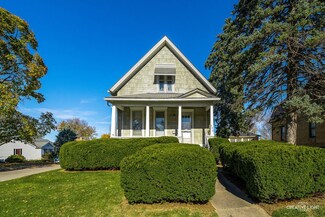 790 Wing St, Elgin, IL 60123