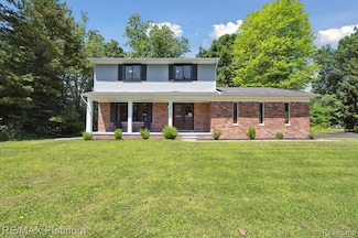 10579 Lee Ann Dr, Brighton, MI 48114
