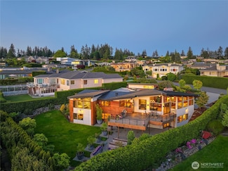 1615 90th Ave NE, Clyde Hill, WA 98004
