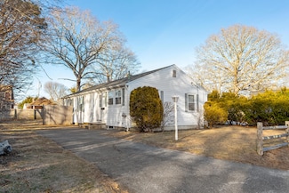 50 Mulberry St, Hyannis, MA 02601