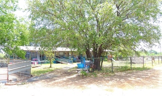 2402 N Walnut St, Brady, TX 76825
