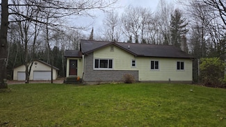 3039 Crescent Rd, Rhinelander, WI 54501
