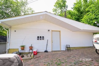 18 North St, Glouster, OH 45732