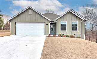 1 Northampton Dr, Bella Vista, AR 72714