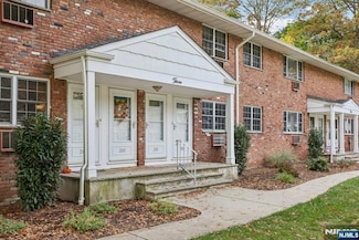 312 Washington Dr, Ramsey, NJ 07446