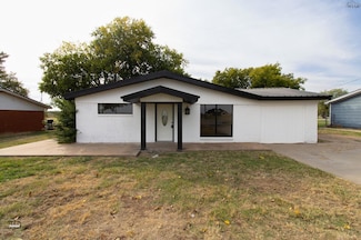 674 Bell Rd S, Iowa Park, TX 76367
