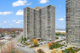 300 Winston Dr Unit 1601, Cliffside Park, NJ 07010